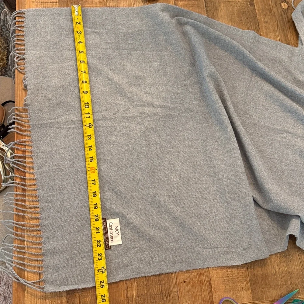 Sky Cashmere Gray Wool Scarf. 25”x68”. Neutral | Cozy | Fringed | Warm. EUC